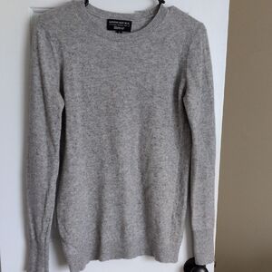 Banana Republic Women's Light Gray Crew Neck Sweater